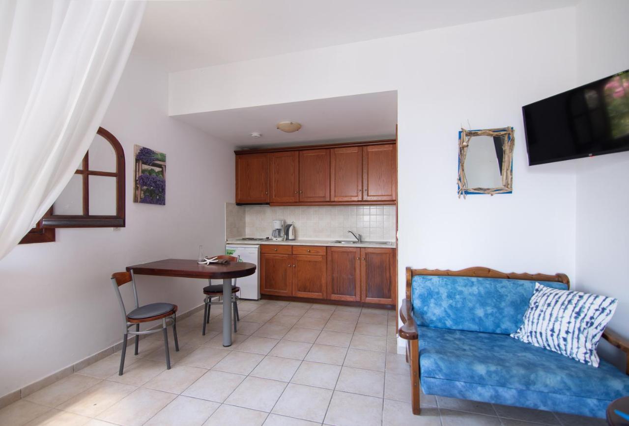 Giorgos Apartments Дасия Екстериор снимка