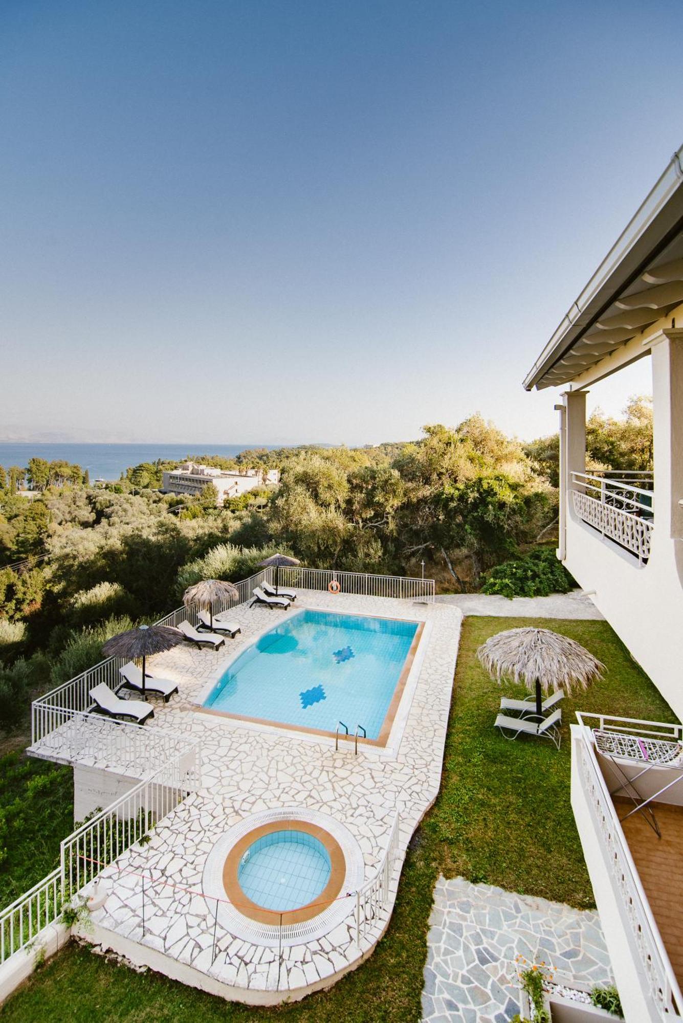 Giorgos Apartments Дасия Екстериор снимка