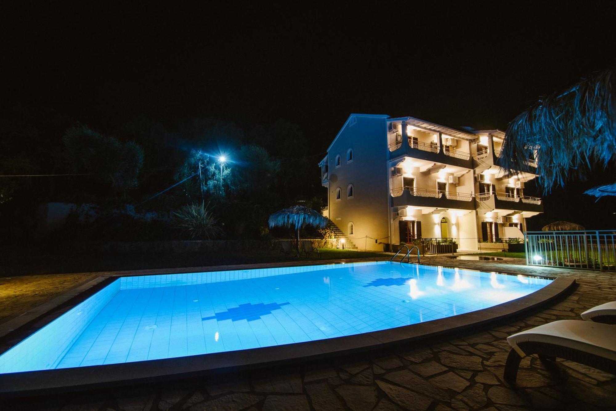 Giorgos Apartments Дасия Екстериор снимка