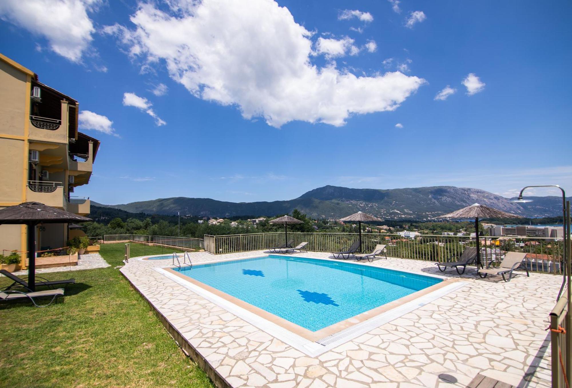 Giorgos Apartments Дасия Екстериор снимка